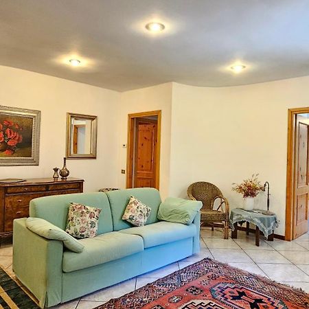 Appartamento Con Ingresso Autonomo, Giardino Privato E Portico Introbio Экстерьер фото