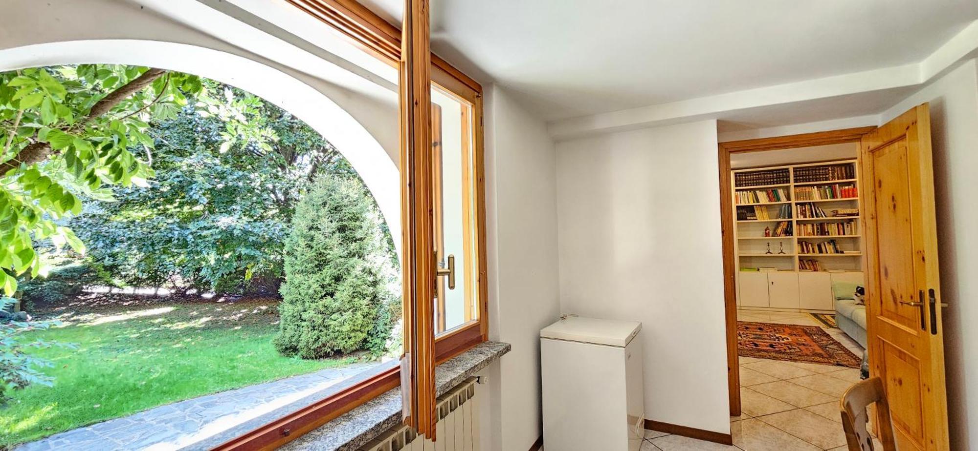 Appartamento Con Ingresso Autonomo, Giardino Privato E Portico Introbio Экстерьер фото