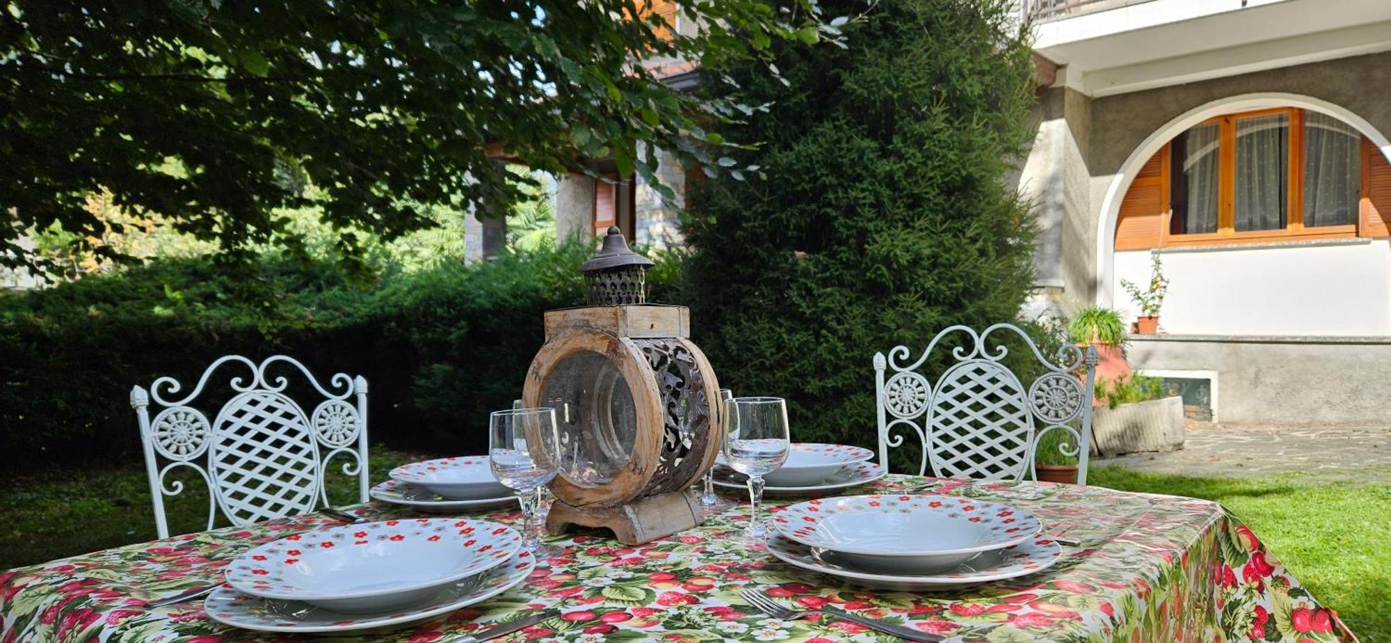 Appartamento Con Ingresso Autonomo, Giardino Privato E Portico Introbio Экстерьер фото